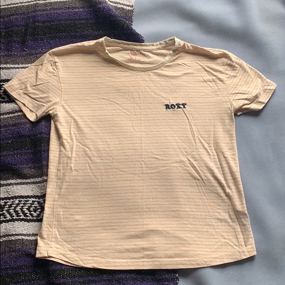 Roxy Tops - Roxy embroidered tee ✨